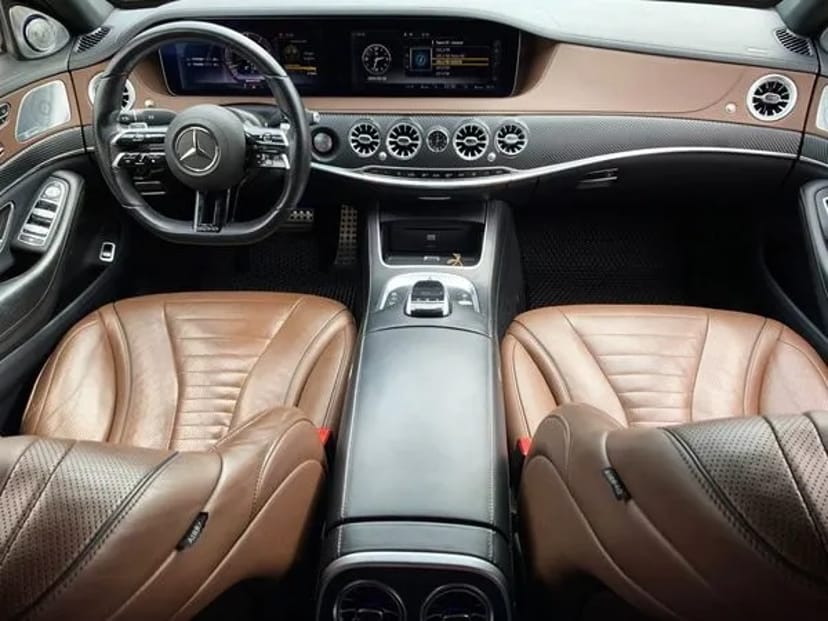 099 Mercedes 222 S-класу без водія в Києві – комфорт і свобода 