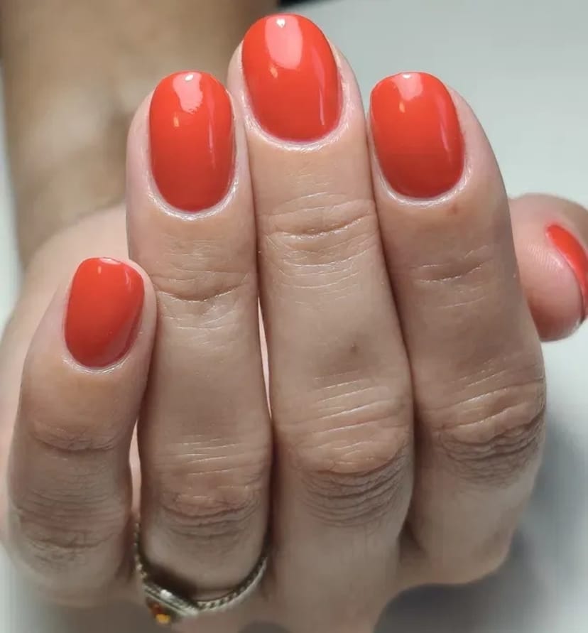 Професійний манікюр з використанням якісних матеріалів - Івано Франківськ.