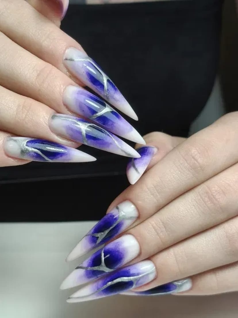 Професійний манікюр з використанням якісних матеріалів - Івано Франківськ.