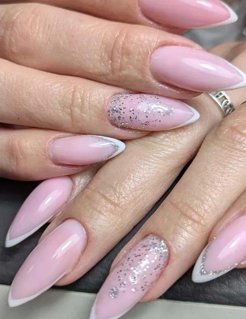 Професійний манікюр з використанням якісних матеріалів - Івано Франківськ.