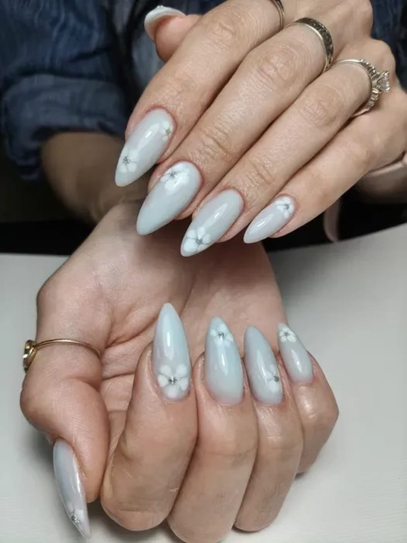 Професійний манікюр з використанням якісних матеріалів - Івано Франківськ.