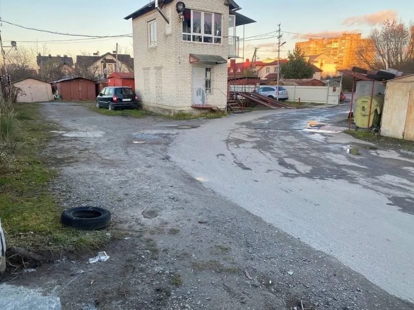 Гараж під склад або авто, є охорона