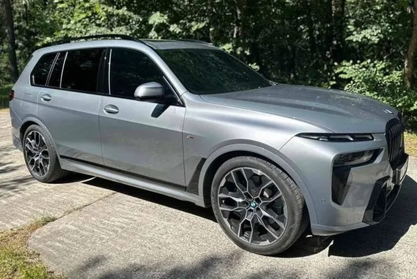 265 BMW X7 40D 2024 сірий позашляховик з водієм на весілля
