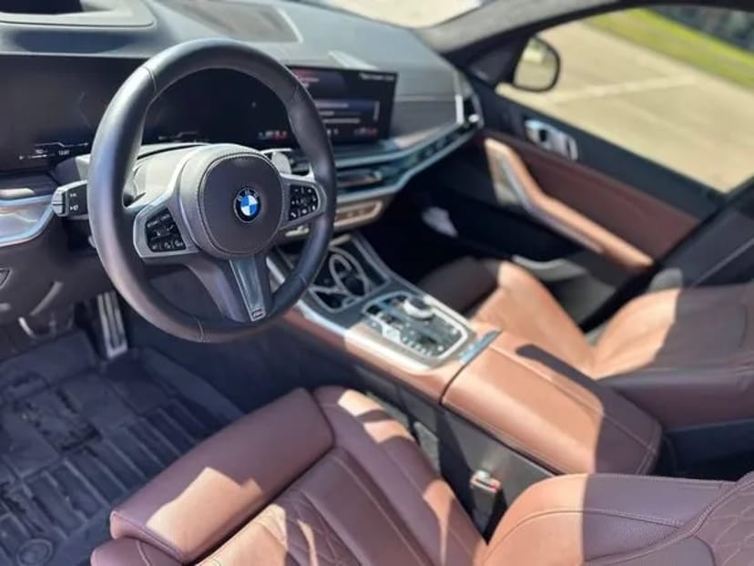 265 BMW X7 40D 2024 сірий позашляховик з водієм на весілля