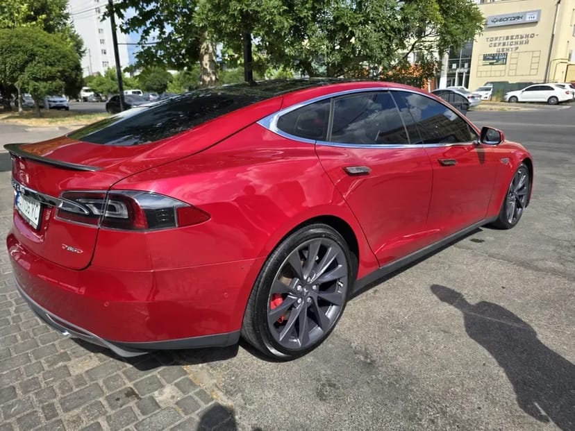 Tesla Model S P85D