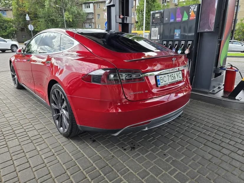 Tesla Model S P85D