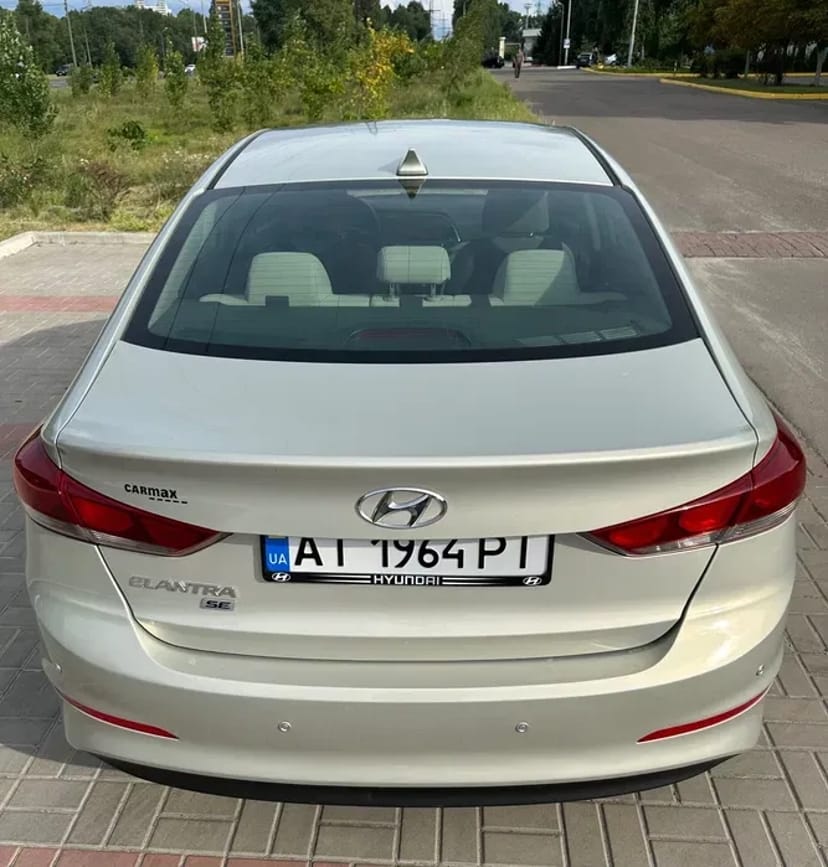 Авто Hyundai Elantra