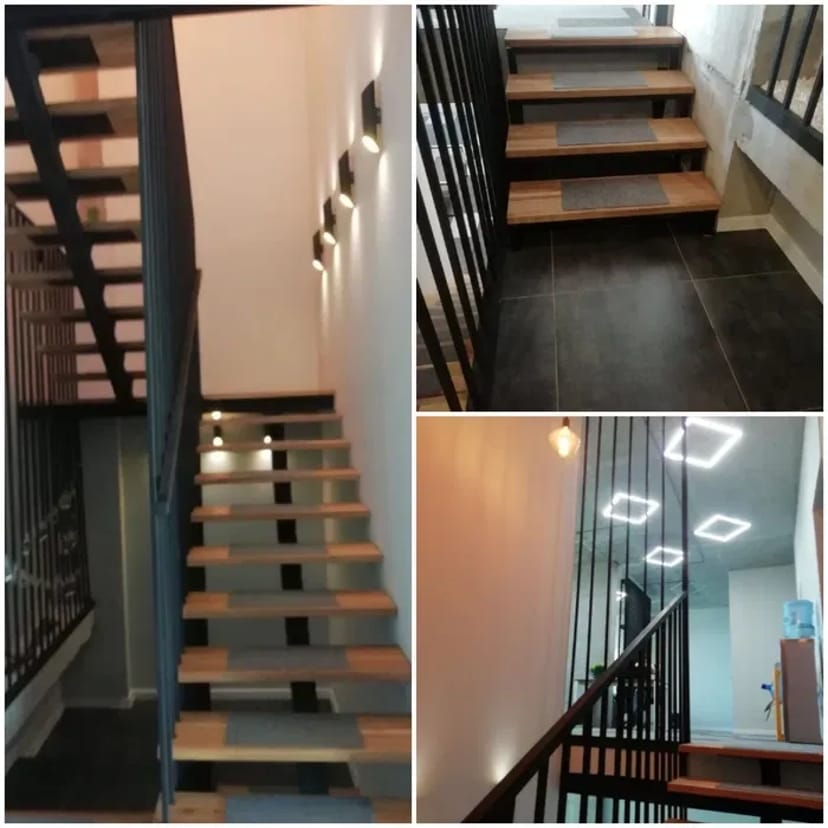 Сходи (драбини) на металевому каркасі. Перила. Поручні