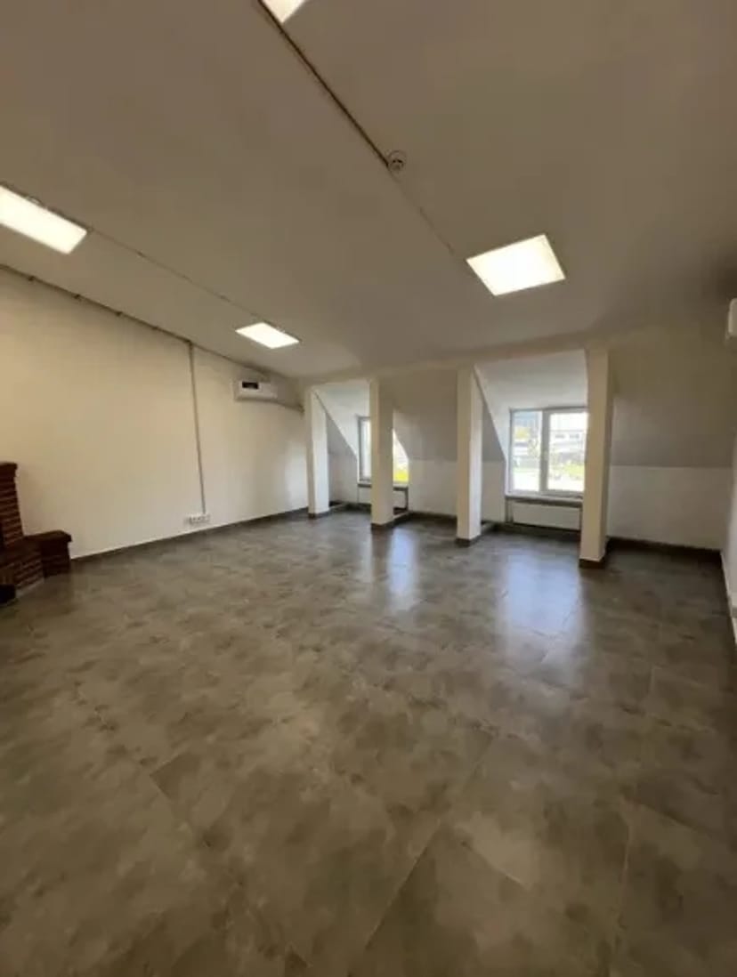 Приміщення 38 м2 в БЦ Межигірський