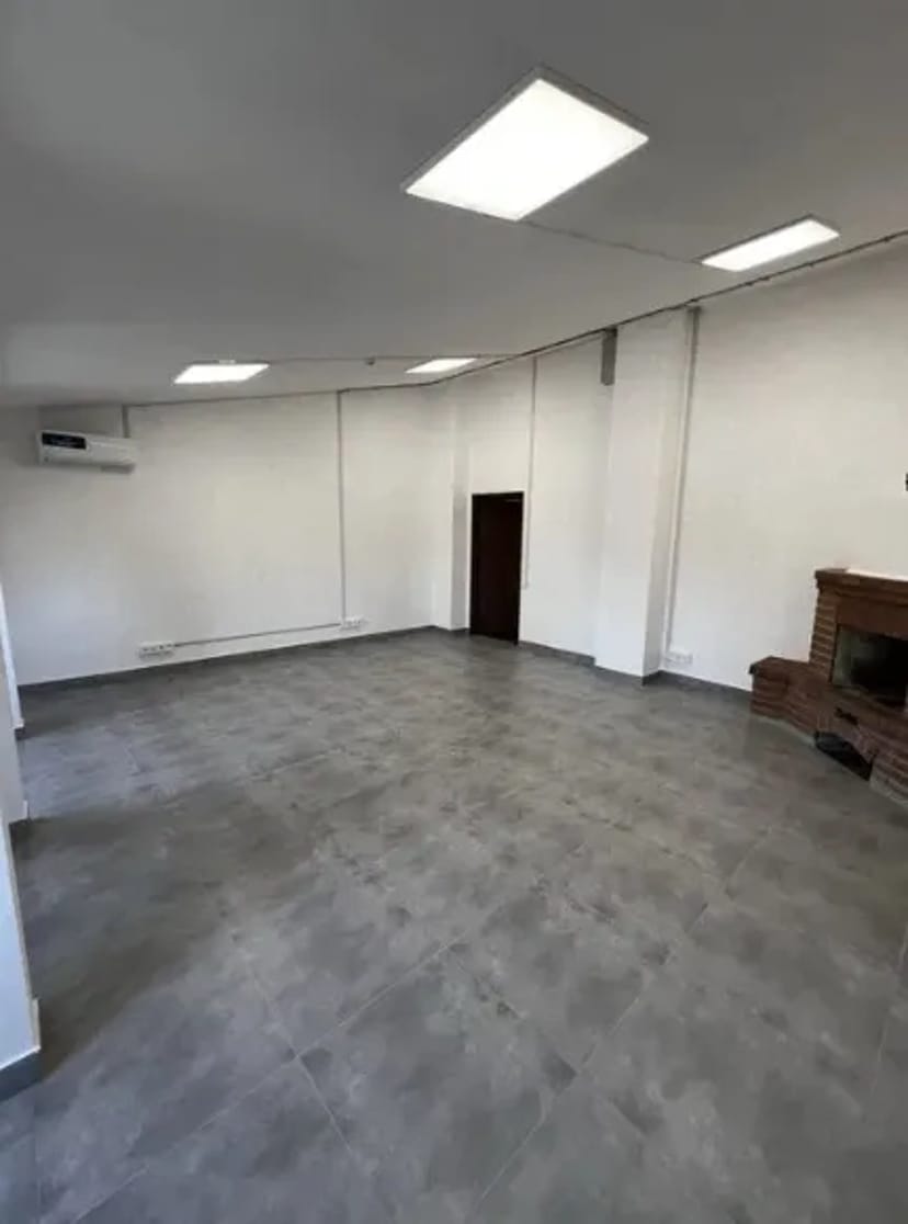 Приміщення 38 м2 в БЦ Межигірський