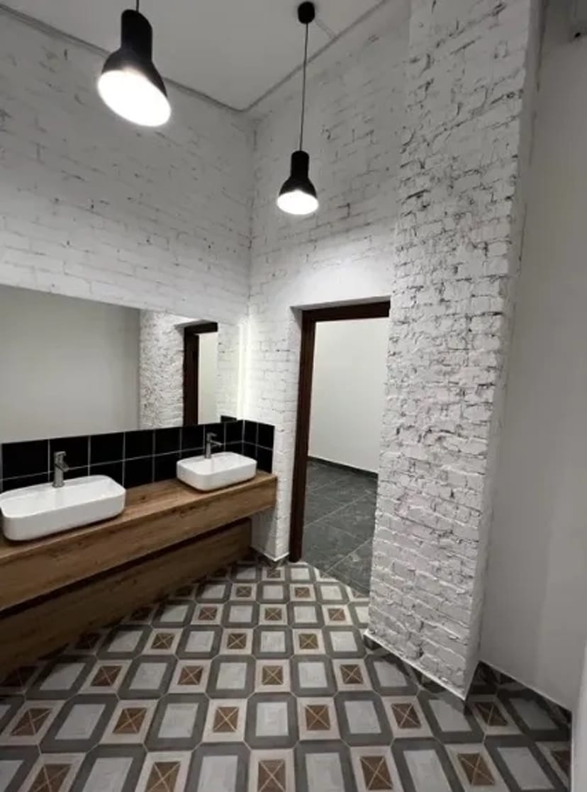 Приміщення 38 м2 в БЦ Межигірський