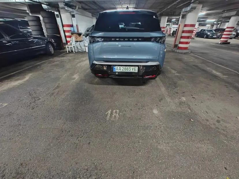 Паркомісце №18 у зручній локації для авто