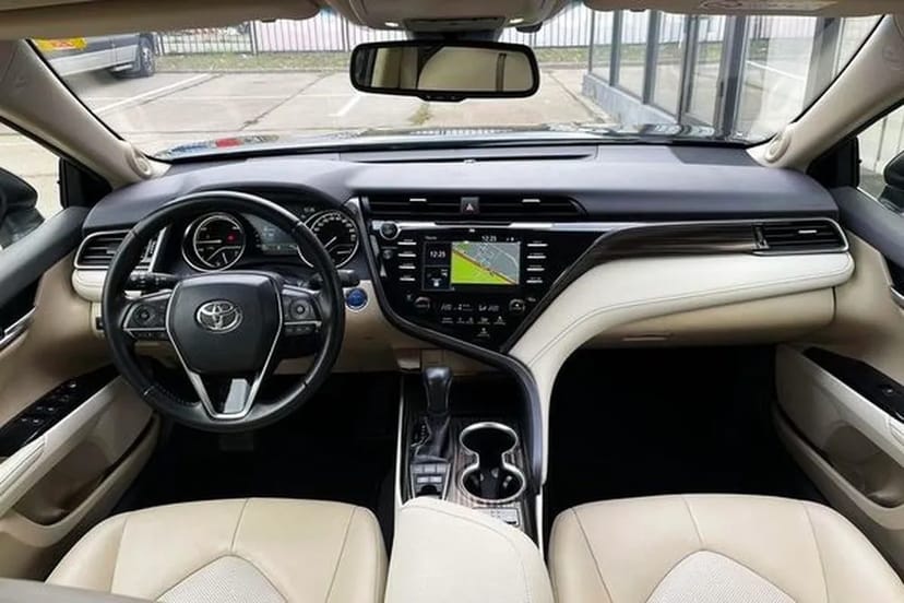 443 Toyota Camry 2025 — Camry без водія