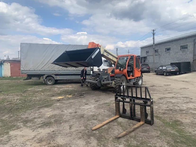 Телескопічний навантажувач JLG