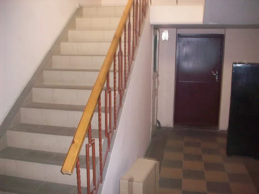 Будинок двохповерховий 450 квадратних метрів, підвал, горище.