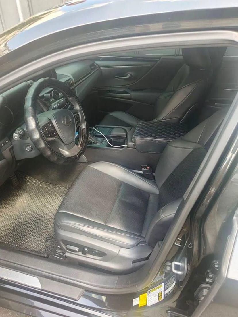 429 Авто на весілля Lexus ES 300h з водієм