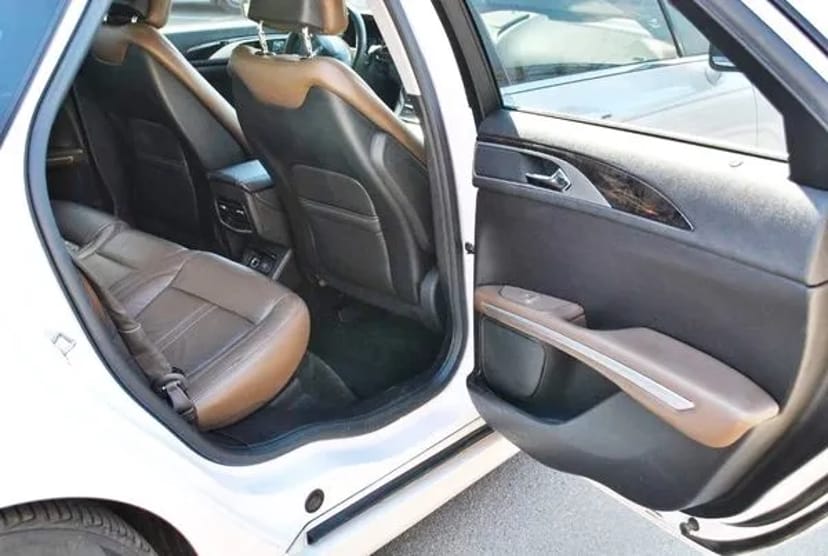 062 Lincoln MKZ Hybrid на весілля 