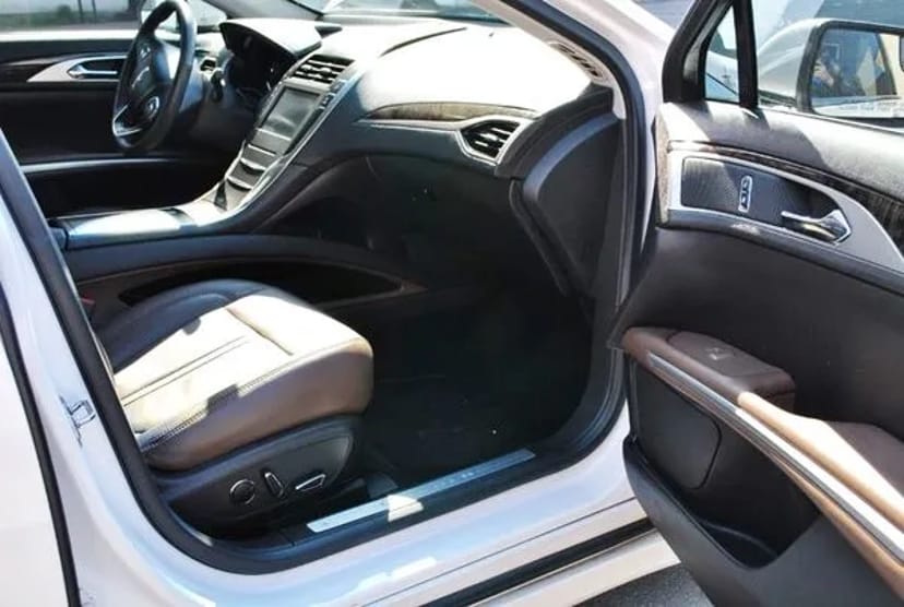 062 Lincoln MKZ Hybrid на весілля 