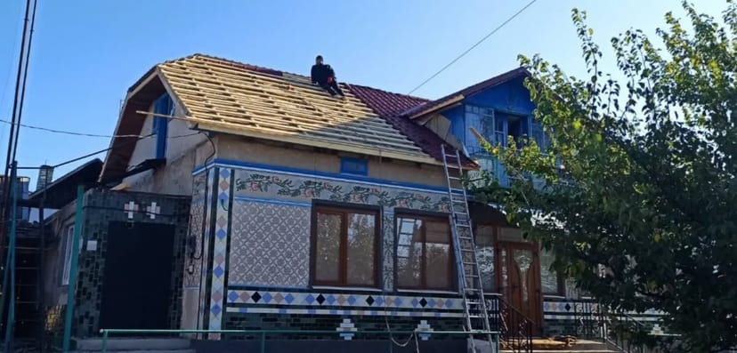 Покрівельні роботи, монтаж даху, металочерепиця. Перекриття дахів.