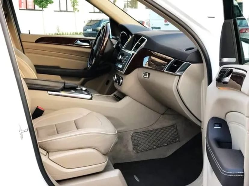 119 Позашляховик на весілля Mercedes Benz ML білий