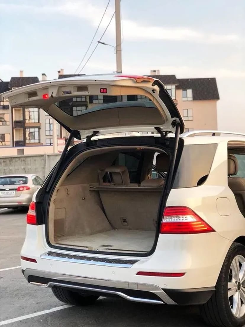 119 Позашляховик на весілля Mercedes Benz ML білий
