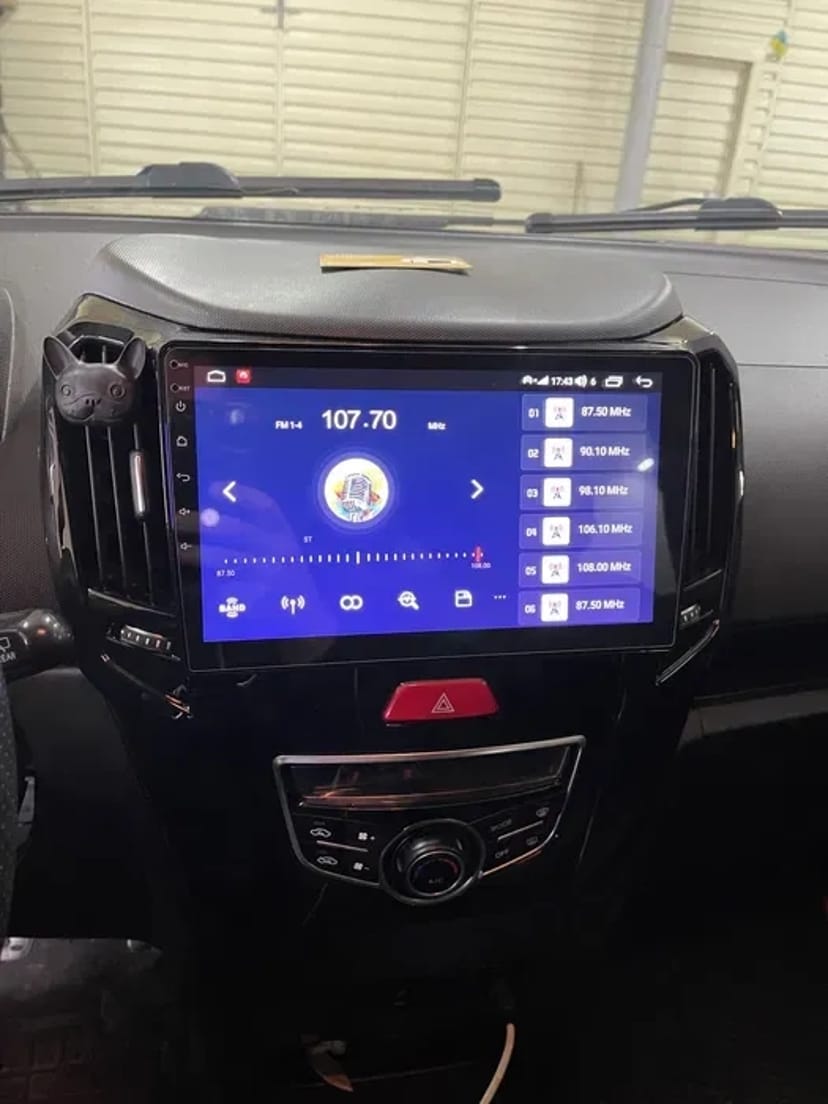 Установка лінз у фари, магітол, камер заднього виду, парктроніки