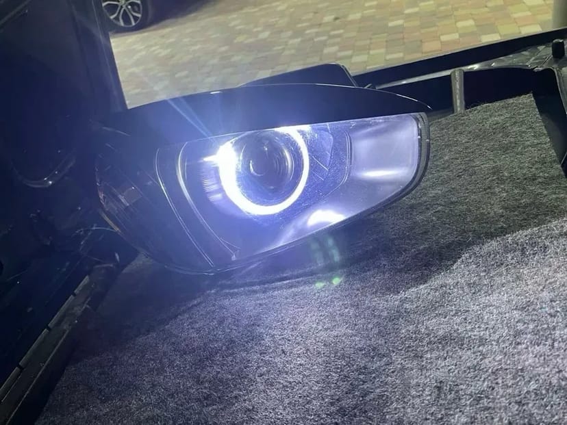 Установка лінз у фари, магітол, камер заднього виду, парктроніки