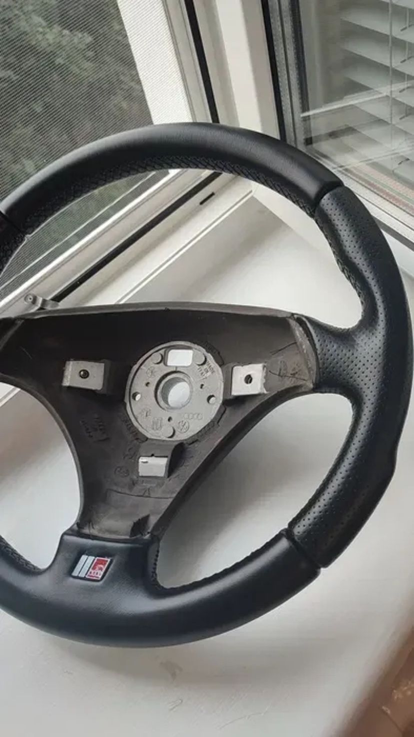 Перетяжка руля, ручки КПП, підлокітник, та інше