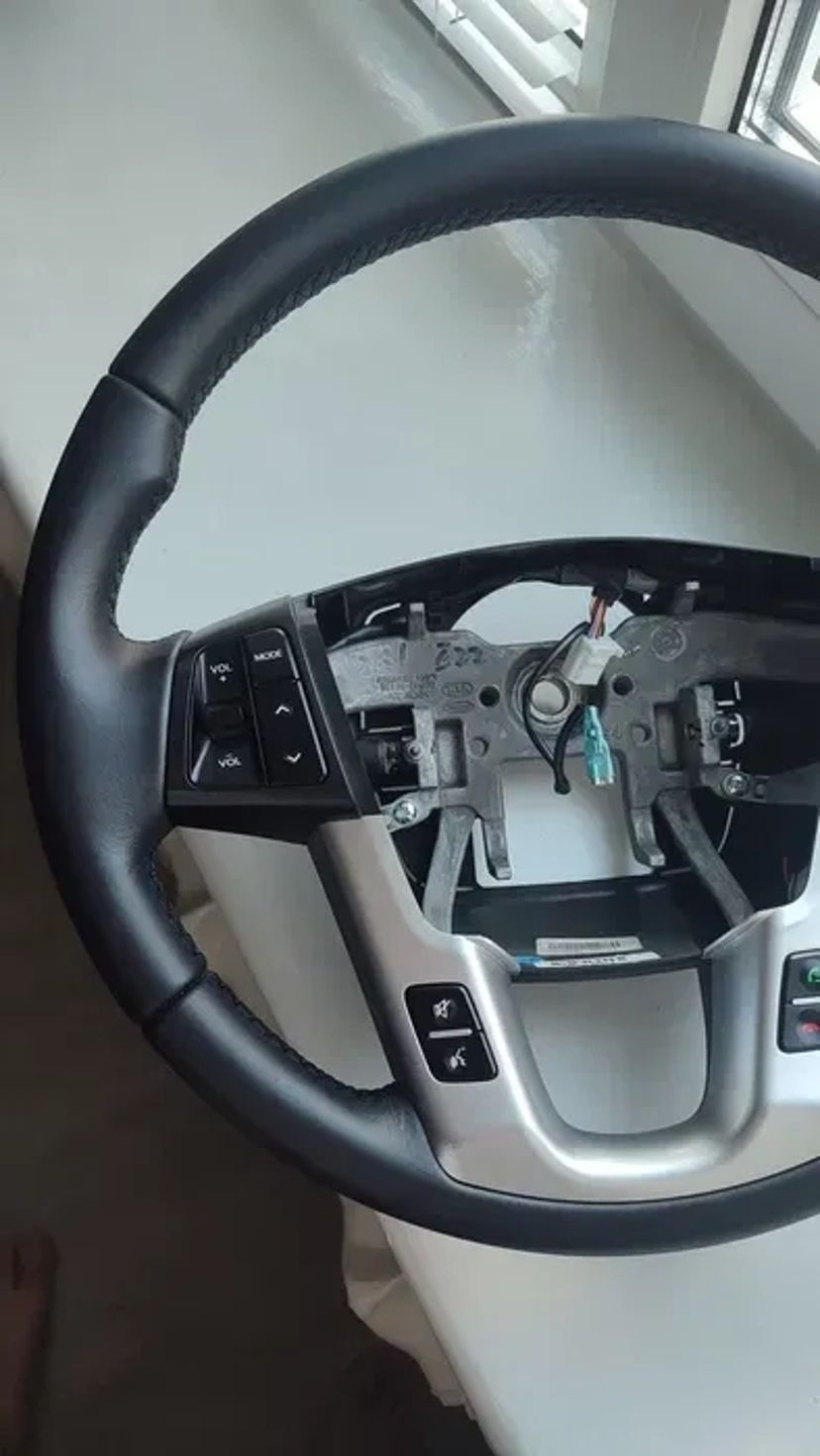 Перетяжка руля, ручки КПП, підлокітник, та інше