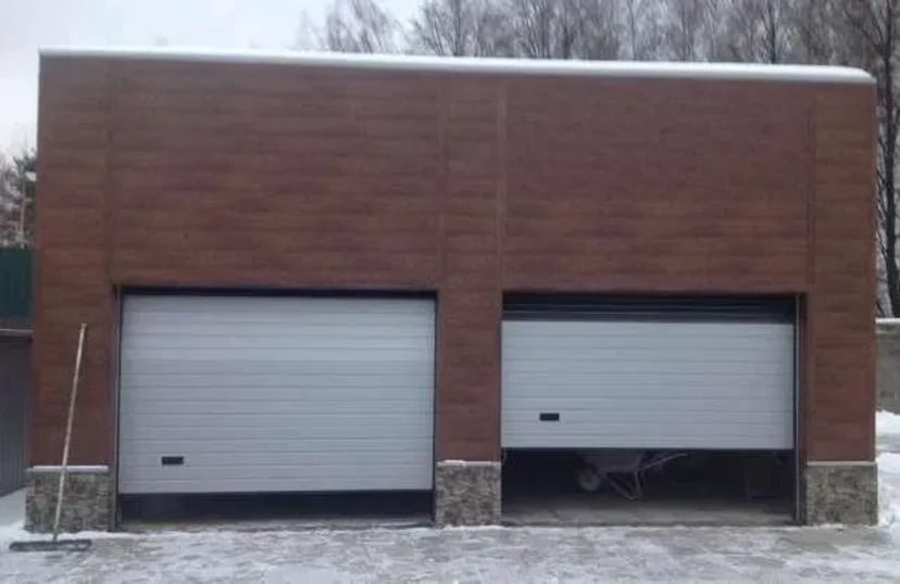 Пропонуємо послуги з виготовлення, встановлення та обслуговування всіх видів рольставнів, ролет, секційних та відкатних воріт, шлагбаумів