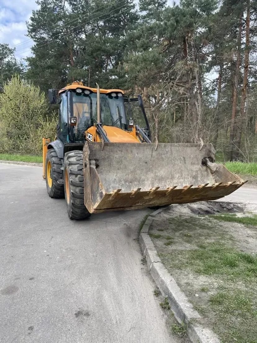 Послуги JCB 4CX та 3CX: Копання Котлованів, Траншей, Септиків та Планування. Київ та Регіон!