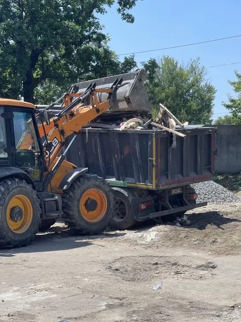 Послуги JCB 4CX та 3CX: Копання Котлованів, Траншей, Септиків та Планування. Київ та Регіон!