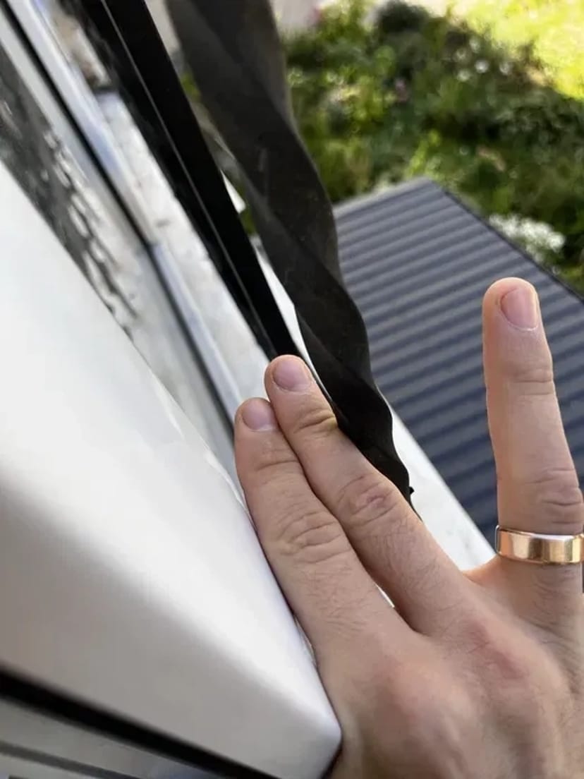 Хімчистка мʼяких меблів | послуги клінінгу | миття вікон | чистка дому