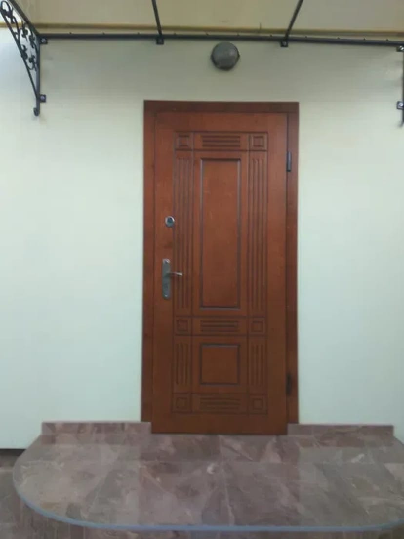 Реставрация бронированных дверей, замена облицовки
