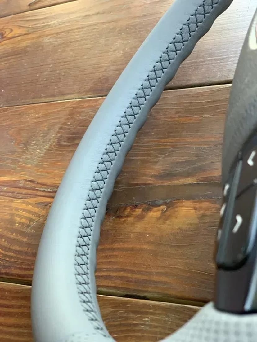 Перетяжка автомобільного руля — оновлення, комфорт і стиль