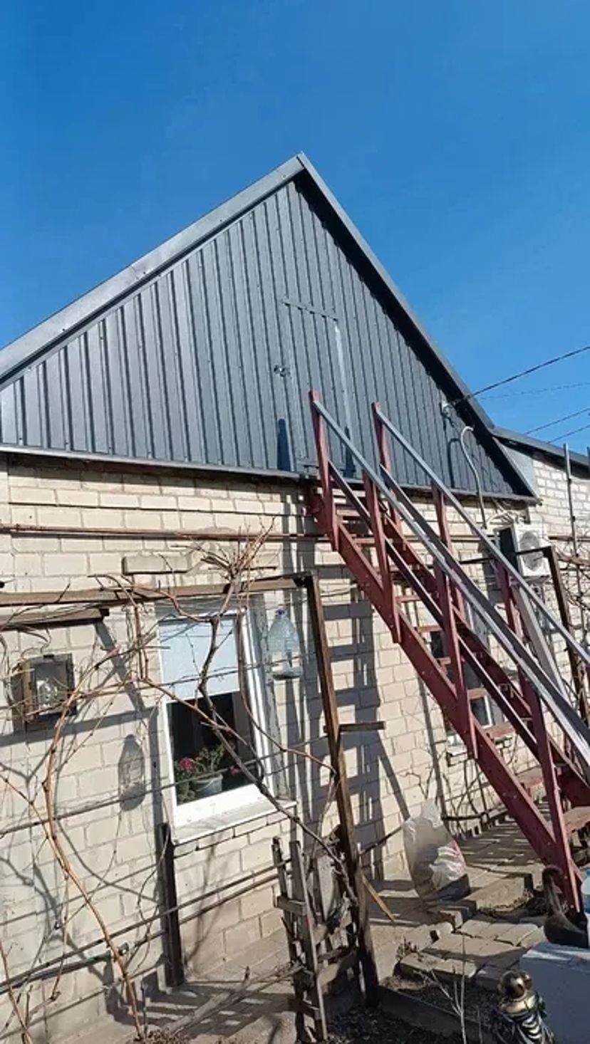 Навіси, фронтони, паркани під замовлення — професійний підхід