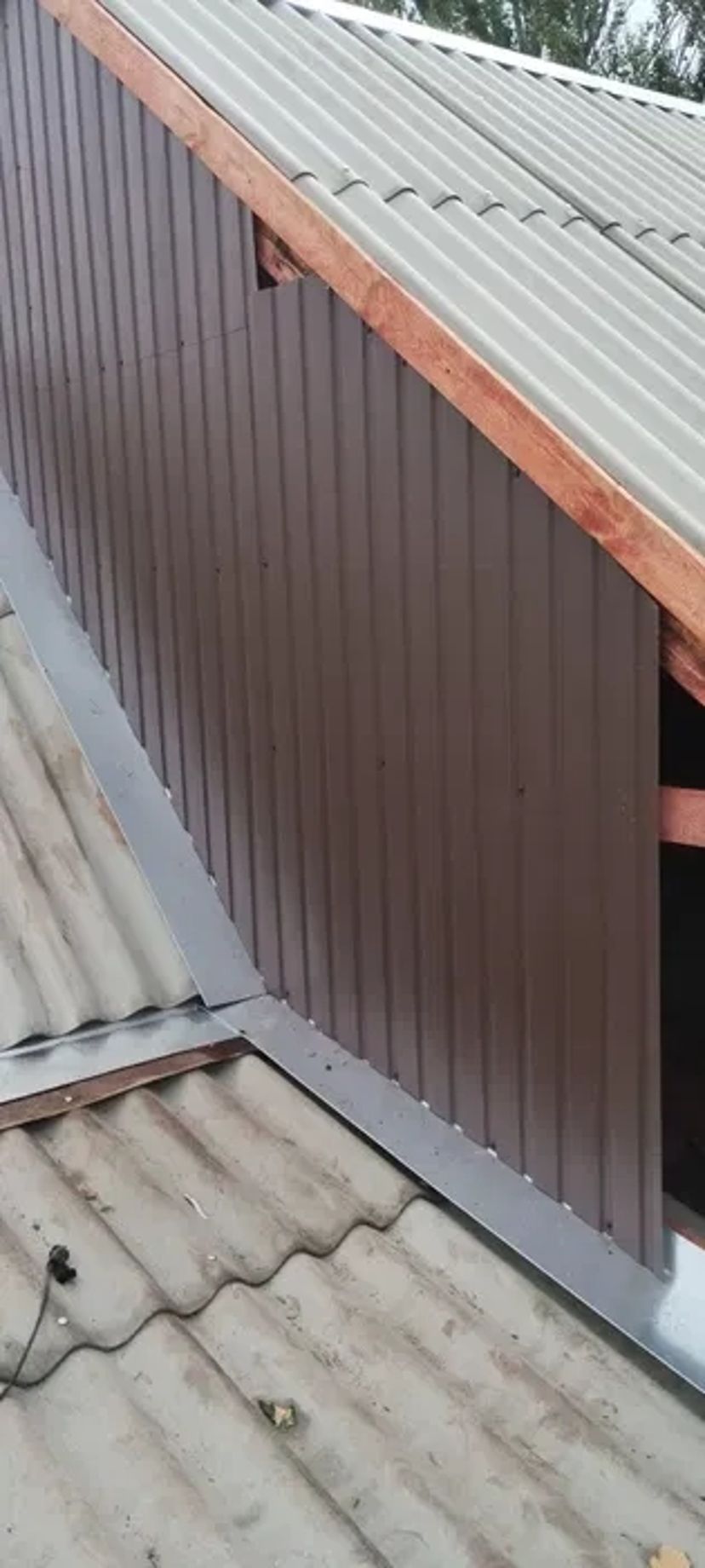 Навіси, фронтони, паркани під замовлення — професійний підхід