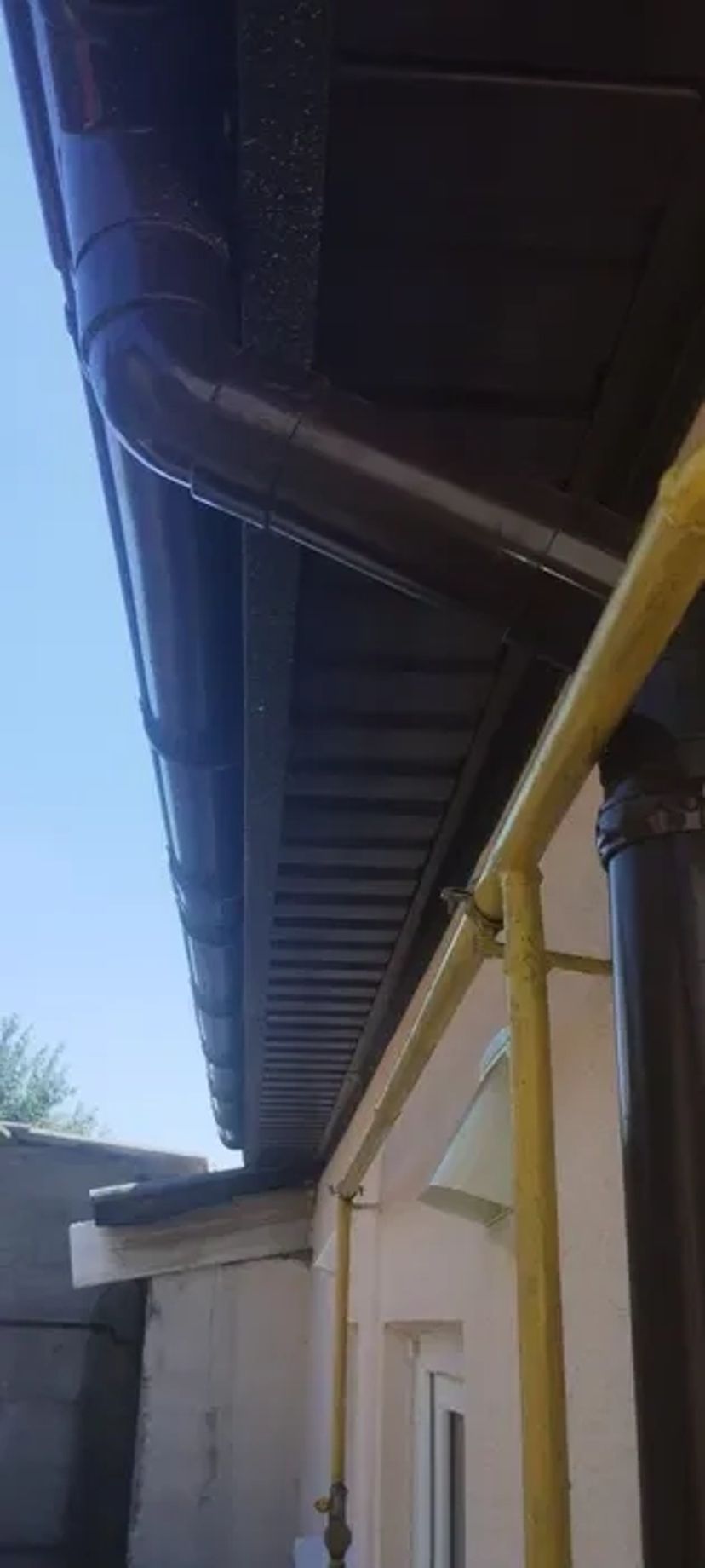 Навіси, фронтони, паркани під замовлення — професійний підхід