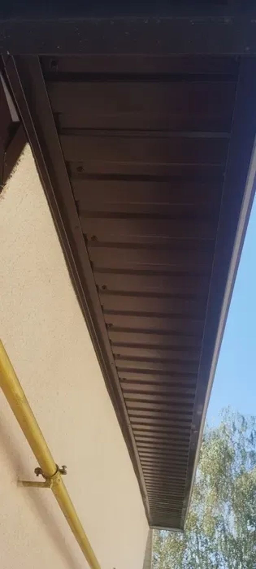 Навіси, фронтони, паркани під замовлення — професійний підхід