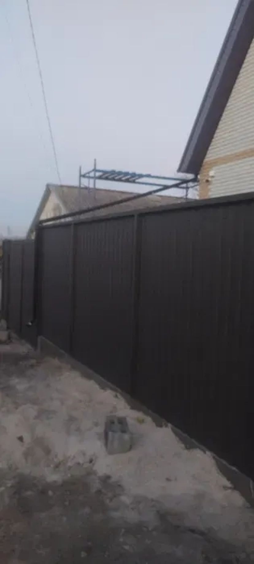 Навіси, фронтони, паркани під замовлення — професійний підхід