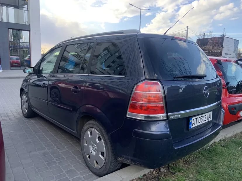 Opel Zafira: Надійний вибір для вашої поїздки!