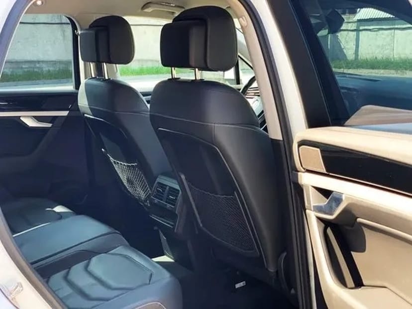 177 Позашляховик Volkswagen Touareg білий на весілля