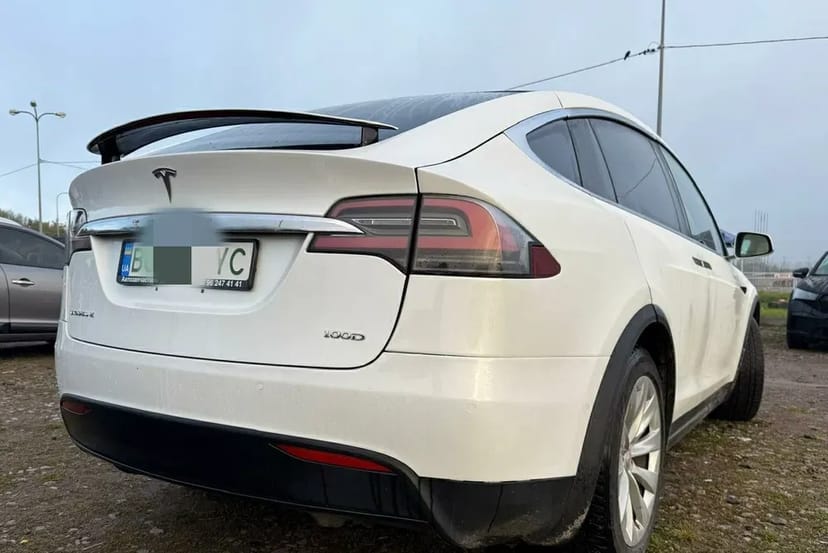 Автомобіль електромобіль Тесла Tesla model X електричка