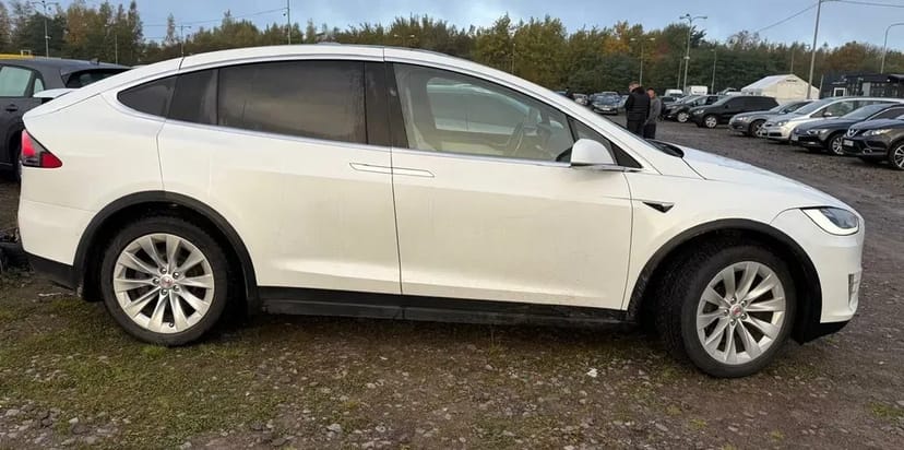 Автомобіль електромобіль Тесла Tesla model X електричка