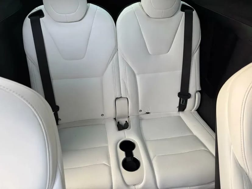 Автомобіль електромобіль Тесла Tesla model X електричка