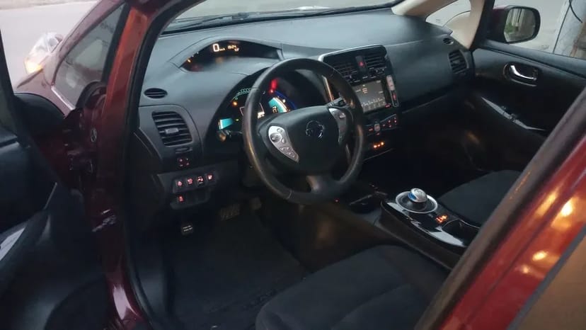 Nissan Leaf електромобіль