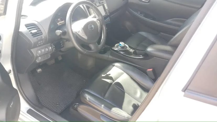 Nissan Leaf електромобіль