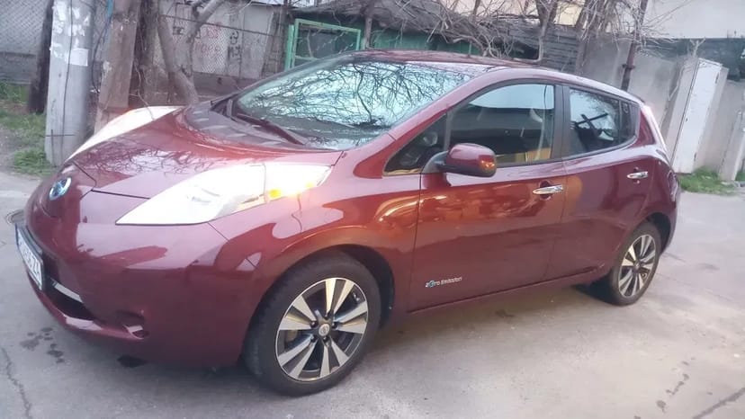Nissan Leaf електромобіль