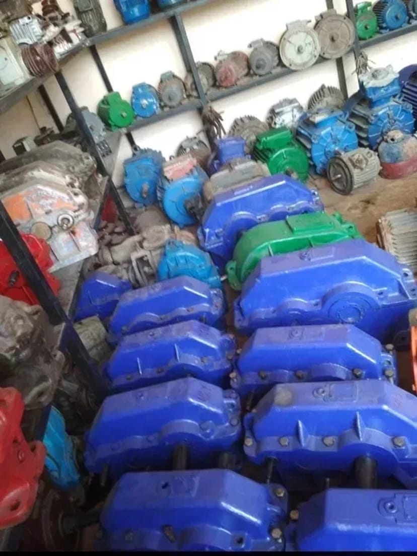 Цікавить електродвигуни редуктори тельфери лебедки електромотори насоси