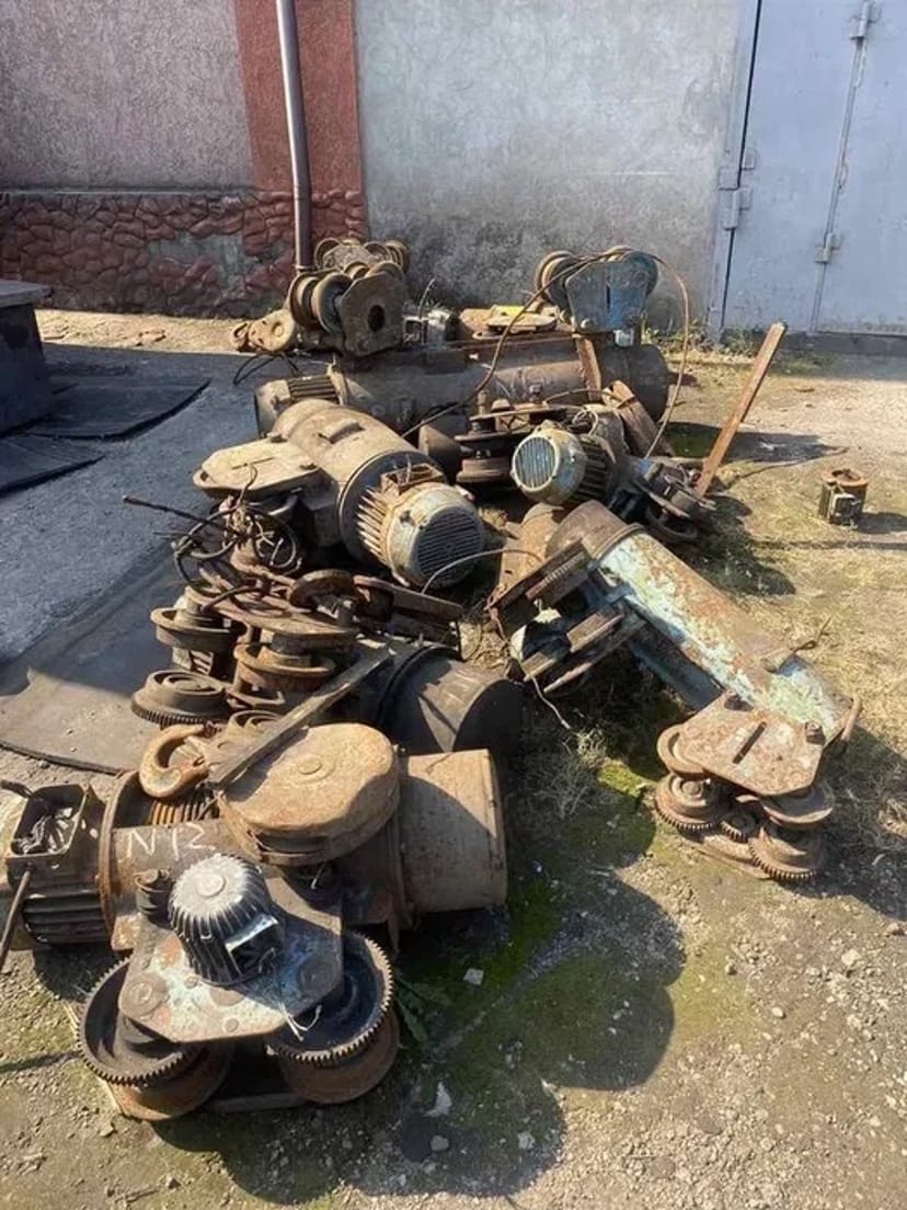 Цікавить електродвигуни редуктори тельфери лебедки електромотори насоси